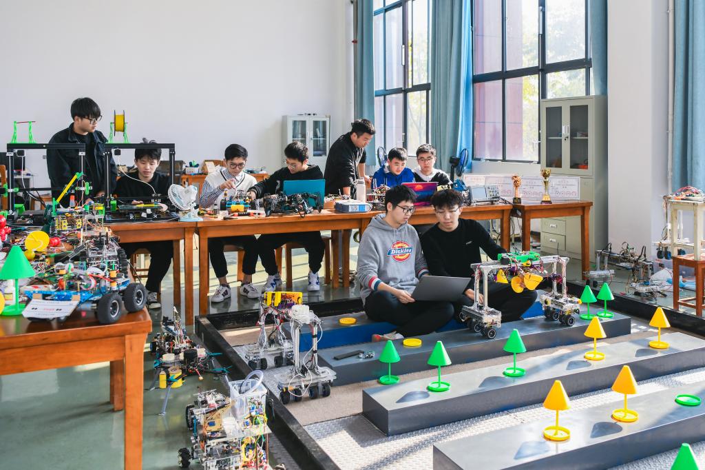 机械与动力工程学院-机器人实验室